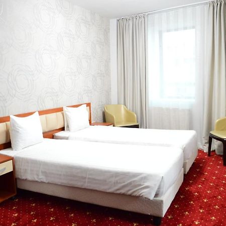 Kosher Hotel Lev Or Букурещ Екстериор снимка