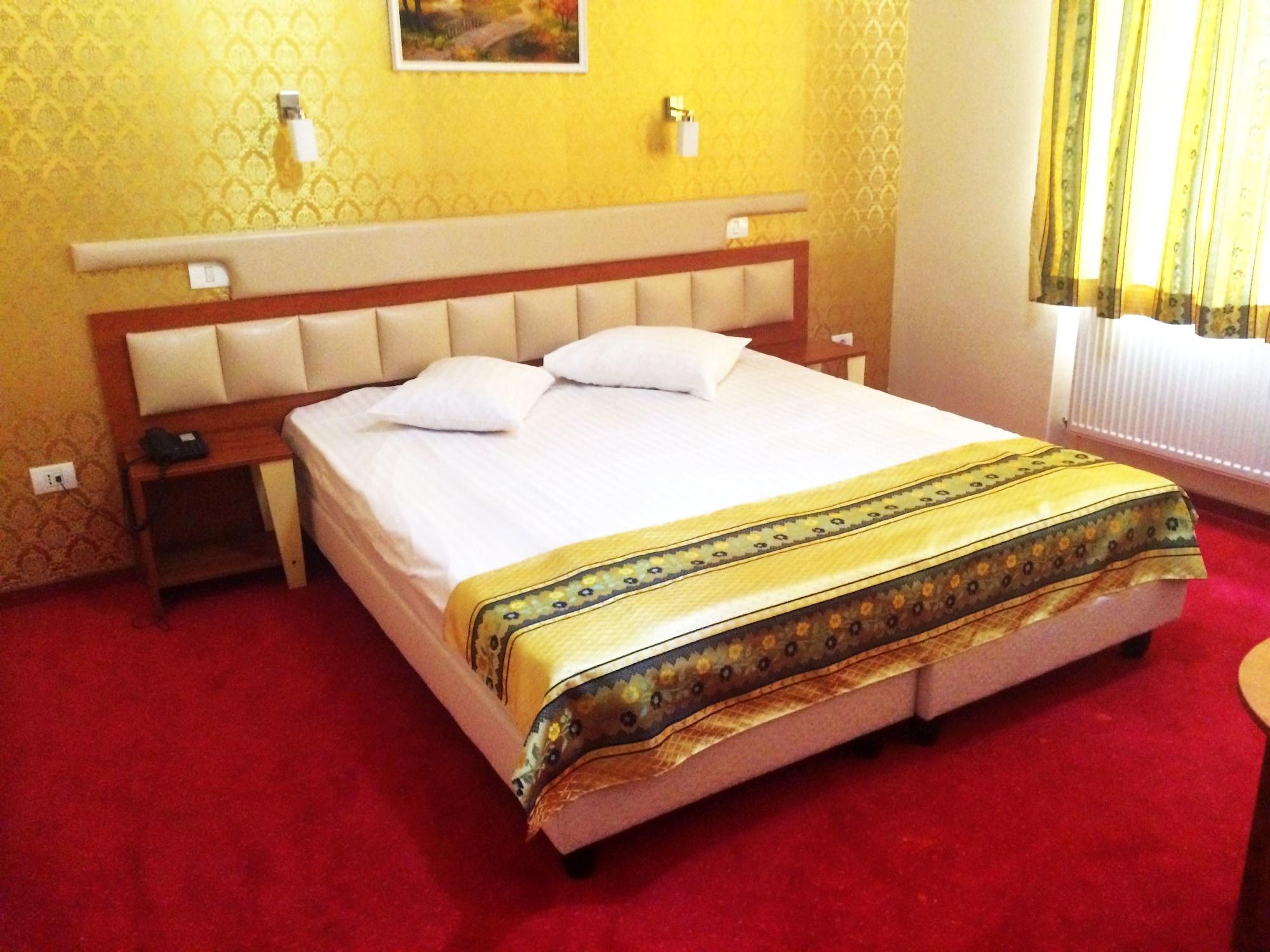 Kosher Hotel Lev Or Букурещ Екстериор снимка
