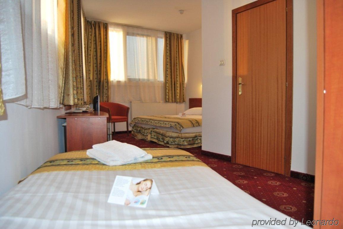 Kosher Hotel Lev Or Букурещ Стая снимка