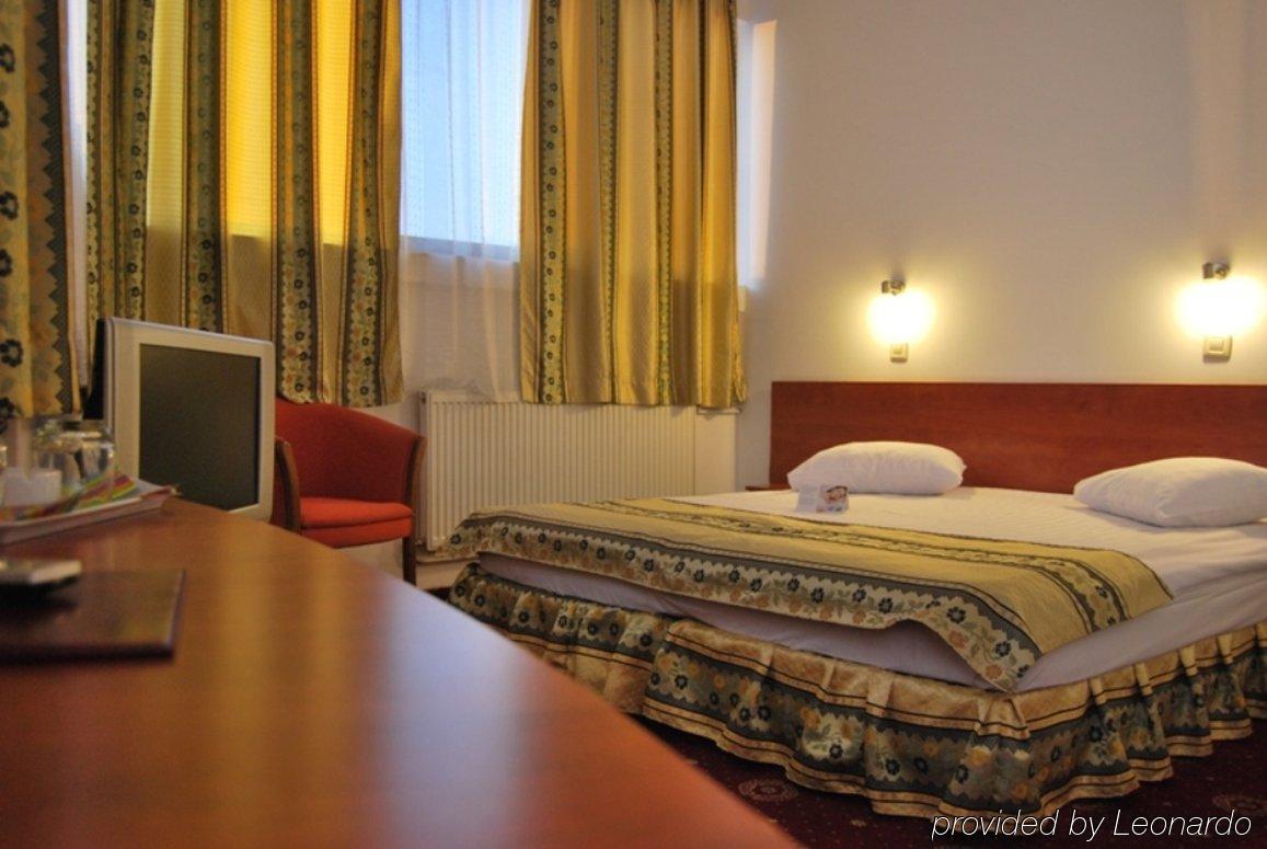 Kosher Hotel Lev Or Букурещ Стая снимка