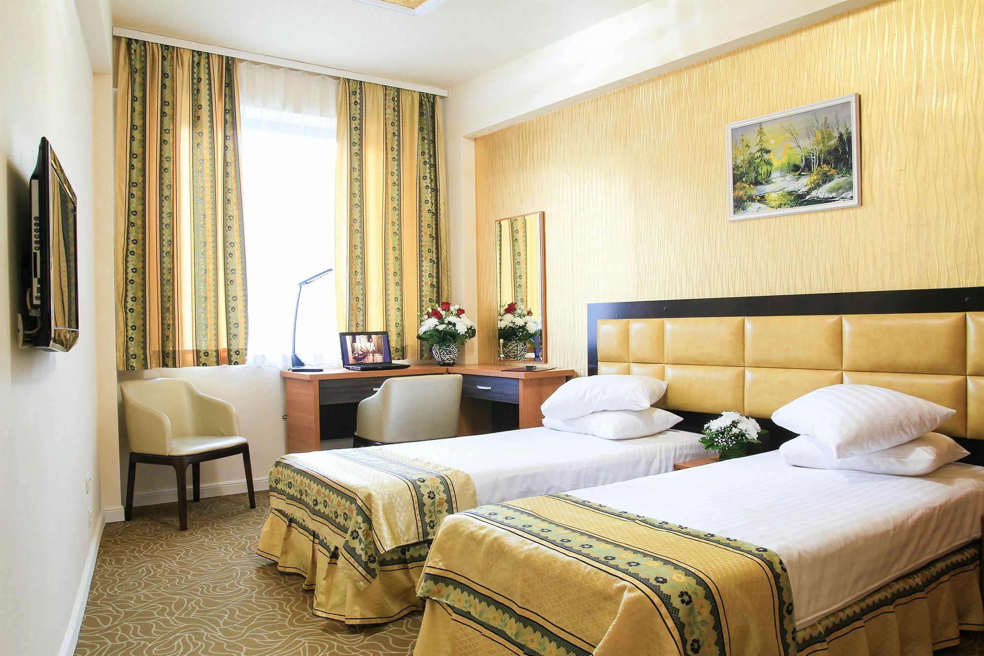 Kosher Hotel Lev Or Букурещ Екстериор снимка