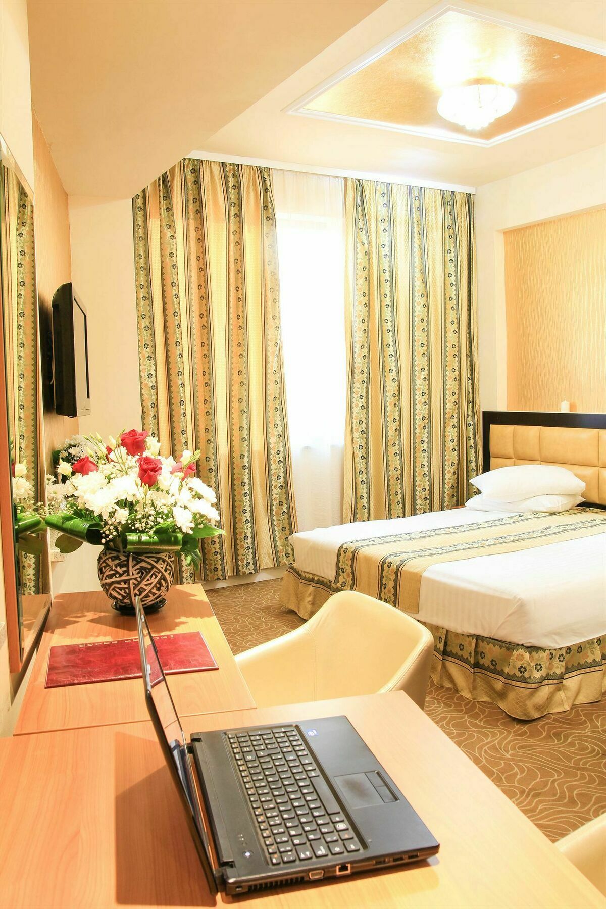 Kosher Hotel Lev Or Букурещ Екстериор снимка