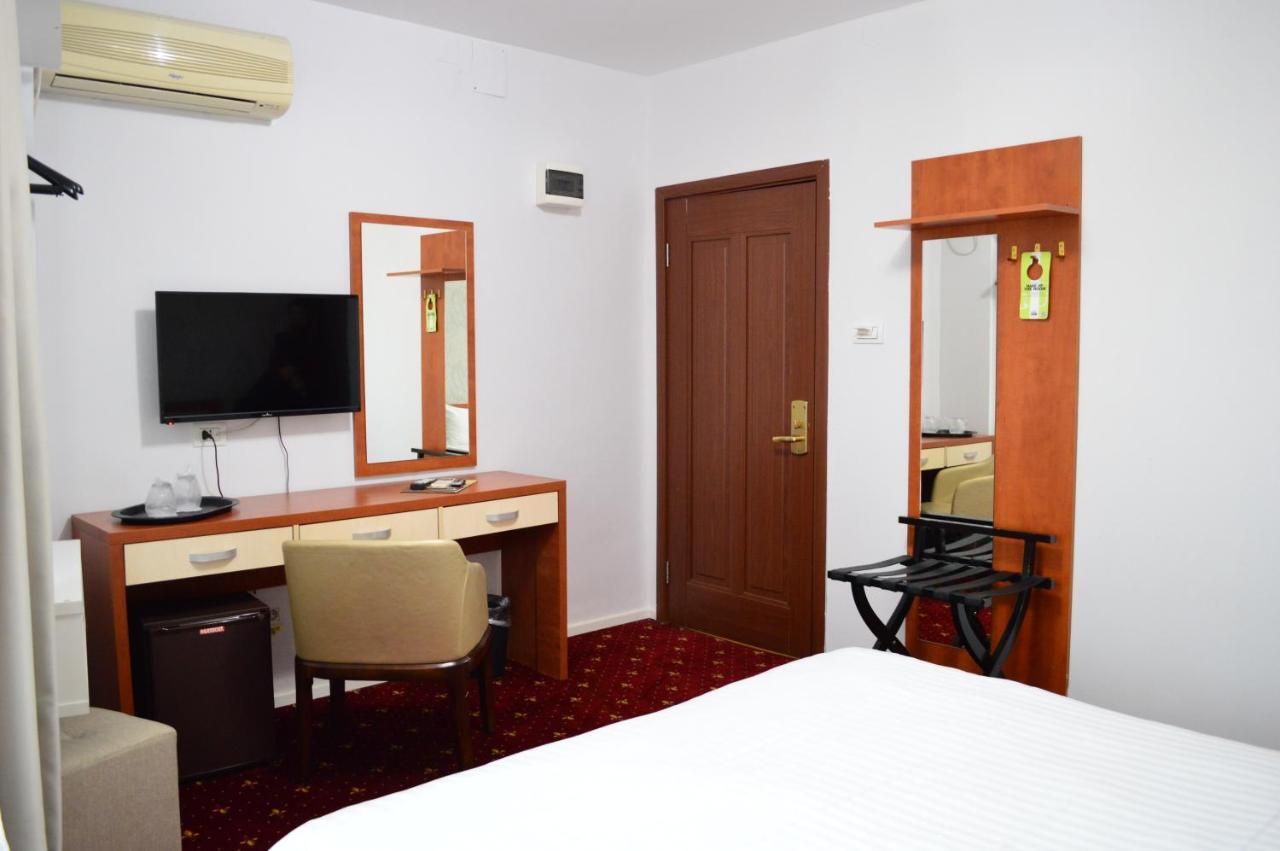 Kosher Hotel Lev Or Букурещ Екстериор снимка