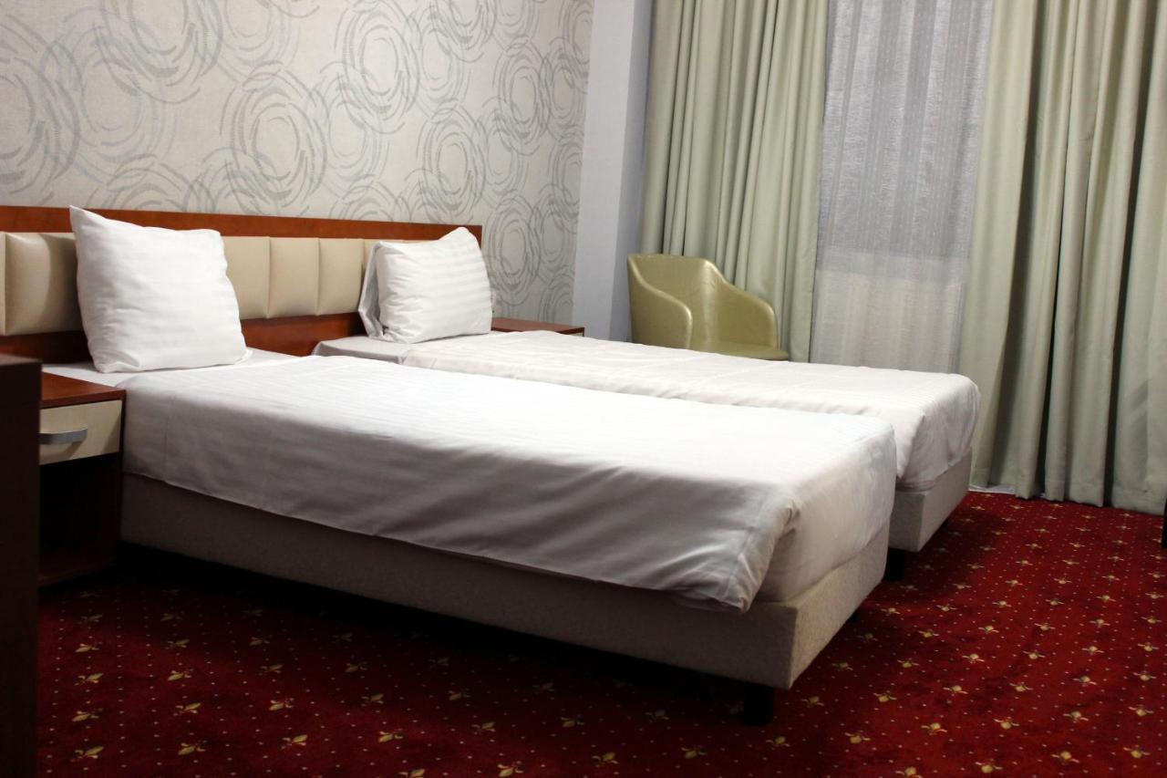 Kosher Hotel Lev Or Букурещ Екстериор снимка