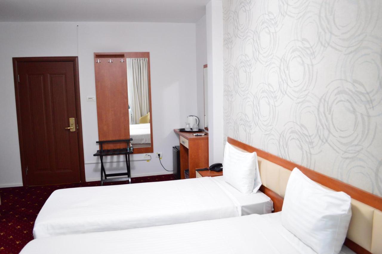 Kosher Hotel Lev Or Букурещ Екстериор снимка