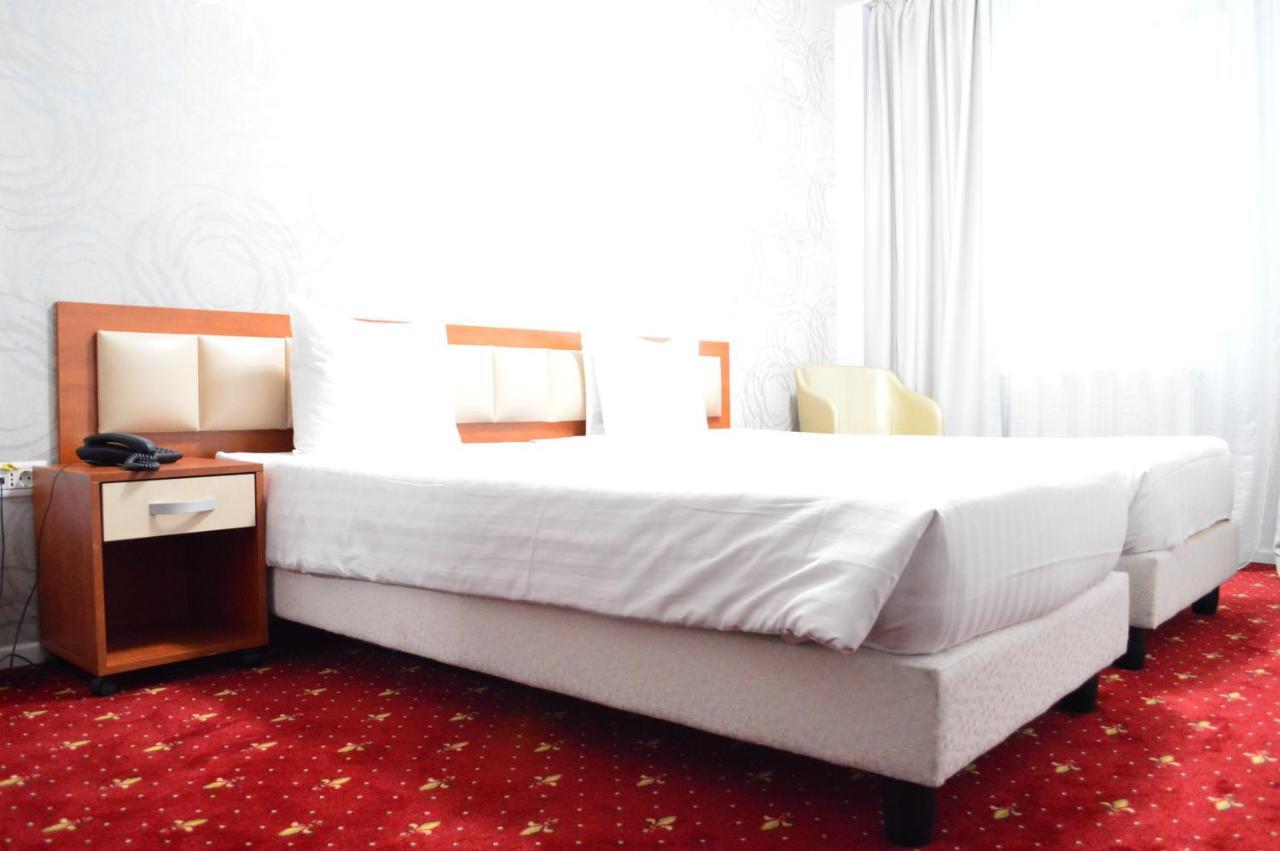 Kosher Hotel Lev Or Букурещ Екстериор снимка