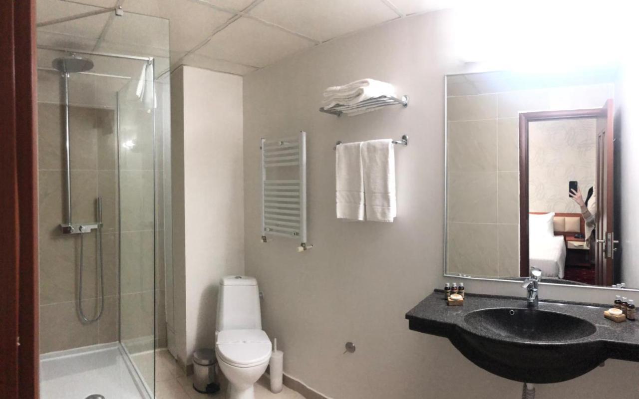 Kosher Hotel Lev Or Букурещ Екстериор снимка